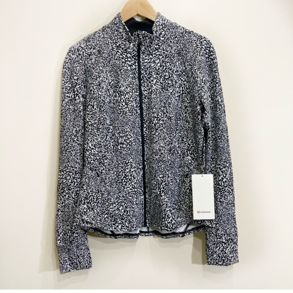 Lululemon InStill Jacket Sz 12 Black White Print Zip Up 
New
